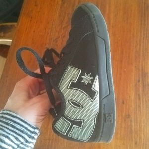 Toddler DC shoes size 9
